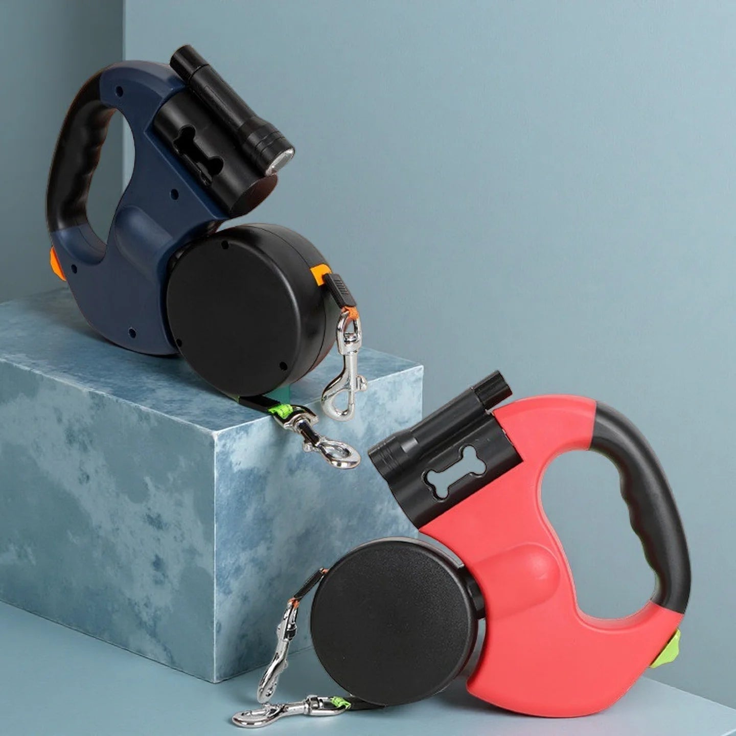 Retractable Dual Dog Leash with LED Light – 360° Tangle-Free Swivel, Independent Brake & 3M Reflective Tape for Two Dogs